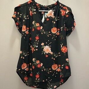 NWT Green Floral Short Sleeve Blouse